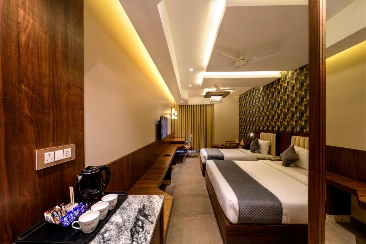 Sundex Hotel Thanjavur Dış mekan fotoğraf